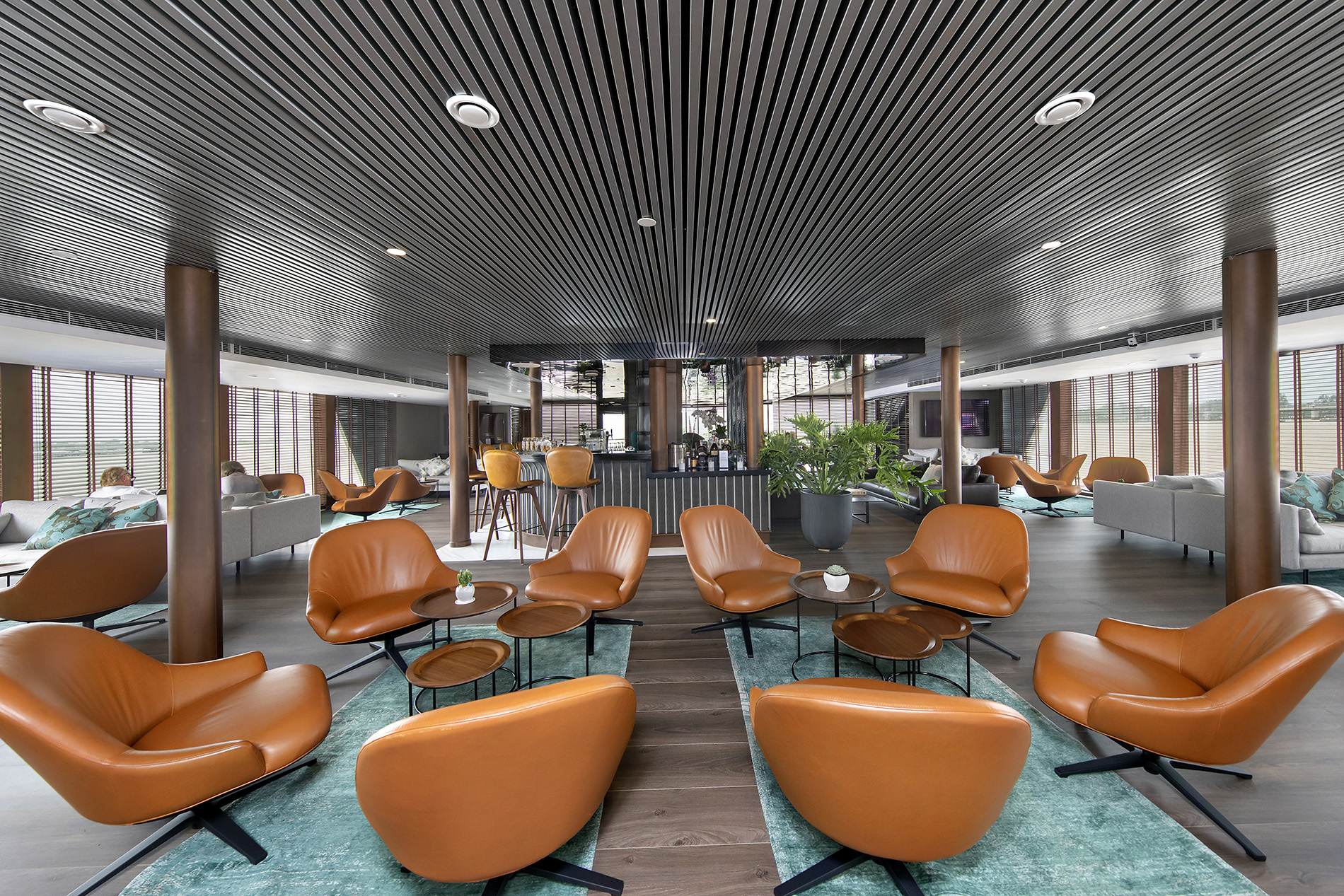 Emerald Waterways - Emerald Harmony - Horizon Bar and Lounge _27_.jpg